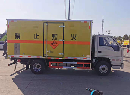 淮阴爆破器材运输车工人安全操作规范与智能技术保障